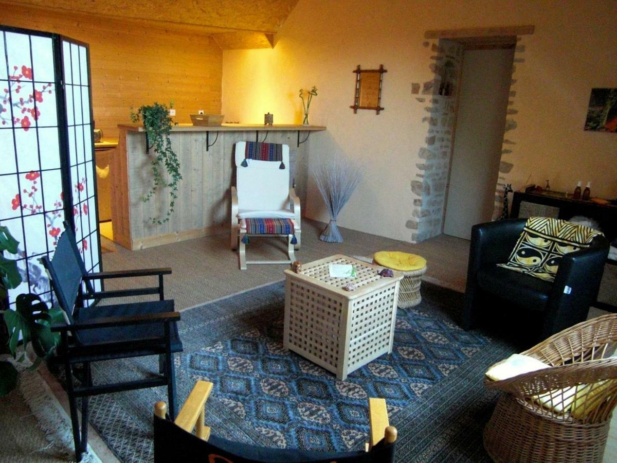 Les Hirondelles Hotell Sainte-Suzanne  Eksteriør bilde